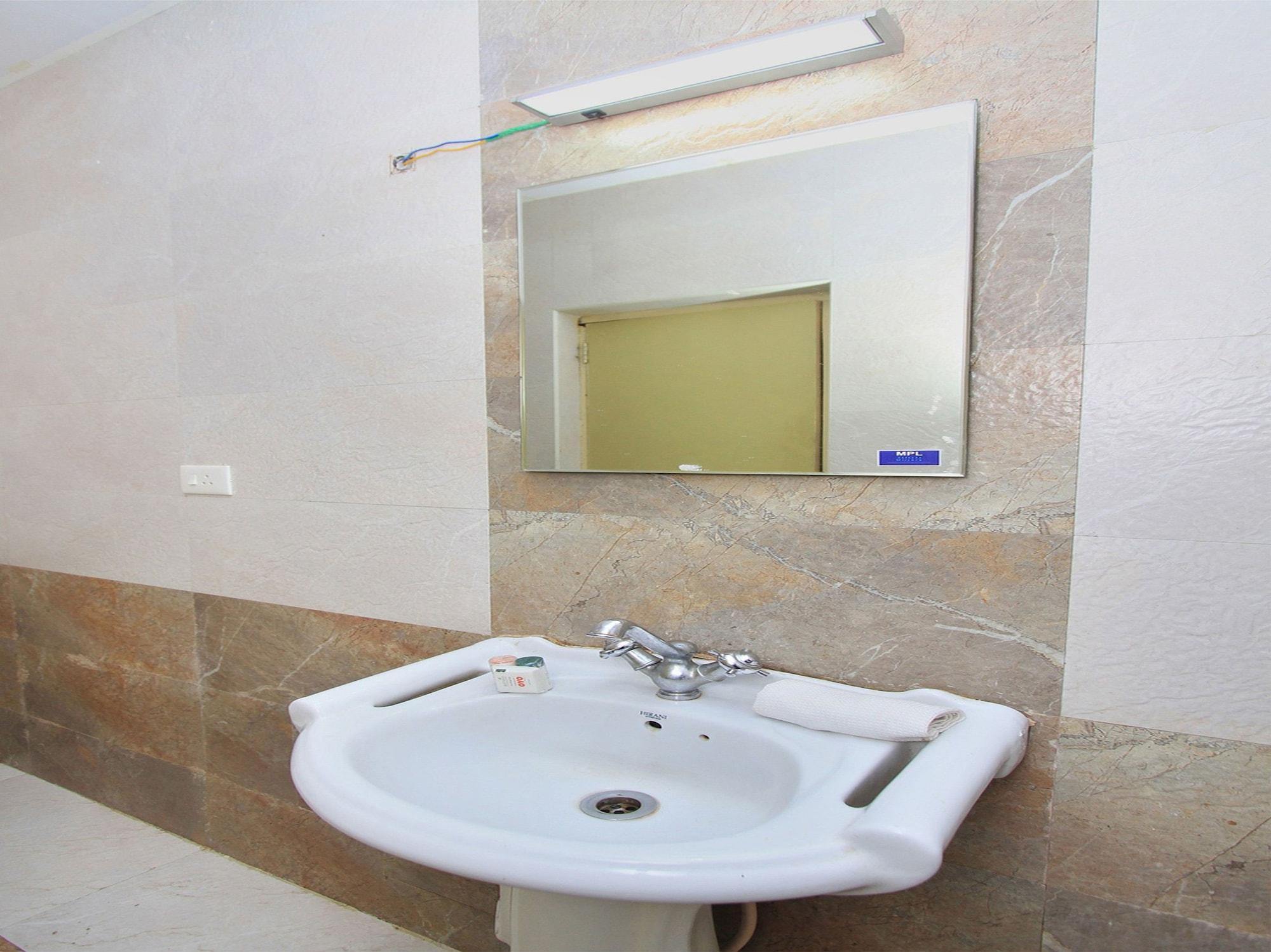 Capital O 13231 Hotel Sapphire Garden View Ooty Ngoại thất bức ảnh